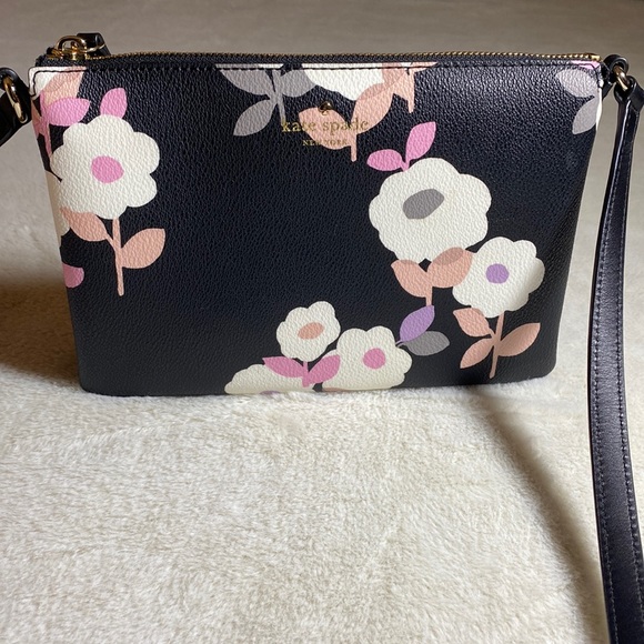 kate spade Handbags - kate spade NY Carolyn Hawthorne Floral Lane Crossbody Bag - like new